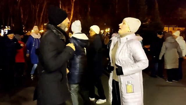 ТАК УГОДНО БОГУ И СУДЬБЕ, ЗАБИРАЮ Я ТЕБЯ К СЕБЕ!???/ТАНЦЫ В ПАРКЕ ГОРЬКОГО ХАРЬКОВ ДЕКАБРЬ 2021 смотреть онлайн