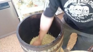 Квашеная капуста на зиму,в дубовой бочке.