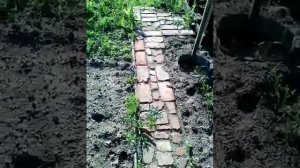 Как из старого кирпича выложить дорожки