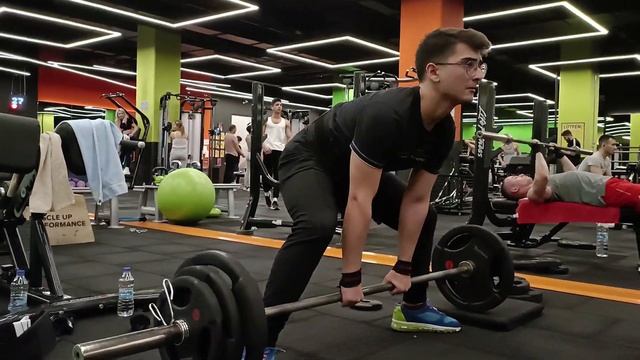 DÜNYA'NIN EN İYİ İZMİR VLOGU | 14 ŞUBAT , GÖKSEL , GYM RATLİK , EUPHORIA PARTİSİ смотреть онлайн