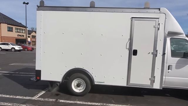 2019 Ford E350 V8 with 12ft Rockport Cargoport смотреть онлайн