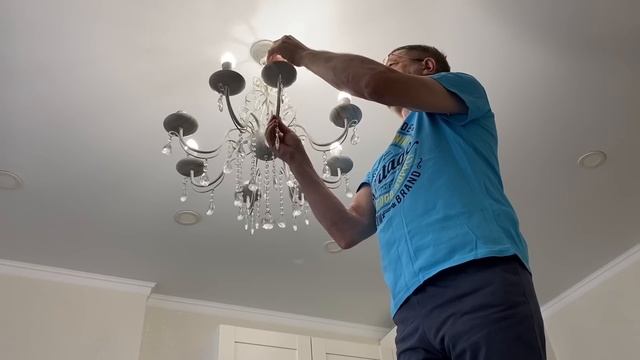 Михалыч с утра притащился… перегорели лампы во всех комнатах… смотреть онлайн