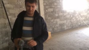 Как закрепить кабель на стене. Электромонтаж