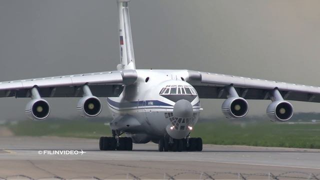 ✈Девушка с телефоном, Boeing 737 "Победа" и в конце ИЛ-76 / Аэропорт Внуково 2021 смотреть онлайн