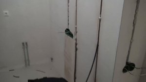 САМЫЙ ПРОСТОЙ И БЫСТРЫЙ СПОСОБ укладки кабеля в штробу лайфхак