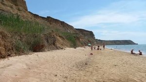 Дикие пляжи Черного моря. Волна, Краснодарский край.