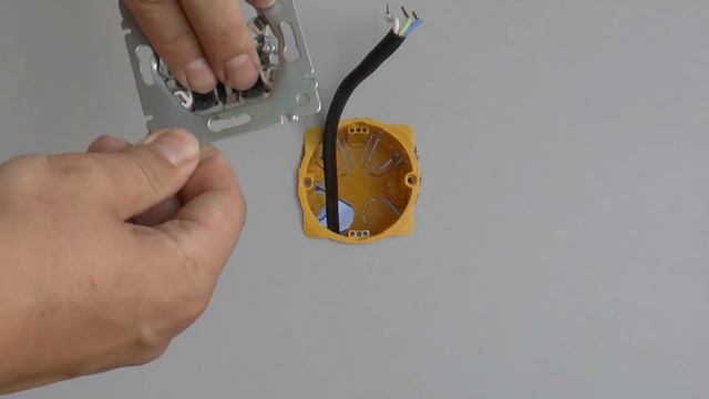 Подключение розетки Legrand Valena смотреть онлайн