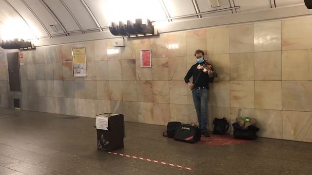 Музыка в метро. Скрипка. Чеховская #3. 28.10.2020 смотреть онлайн