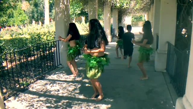 Poison Ivy vs Batman | Polynesian Fusion | #POLYology смотреть онлайн