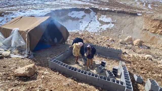 When Tuba is forced to build a room due to extreme cold смотреть онлайн
