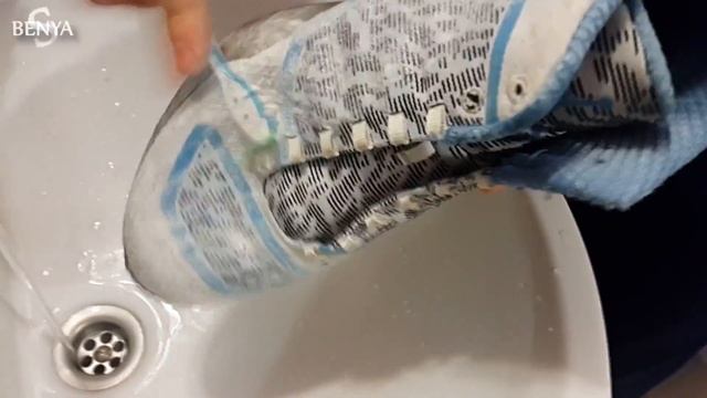 Как почистить белые кроссовки из ткани. Чистка белых кроссовок Air Jordan 29 смотреть онлайн