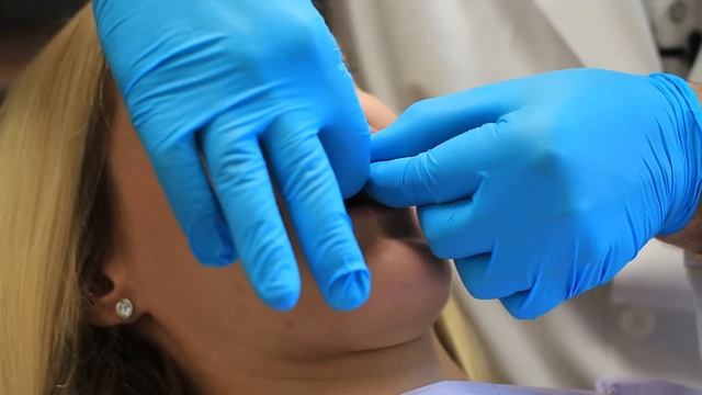 Instructions for Using a Teeth Whitening Strip : Dental Health смотреть онлайн