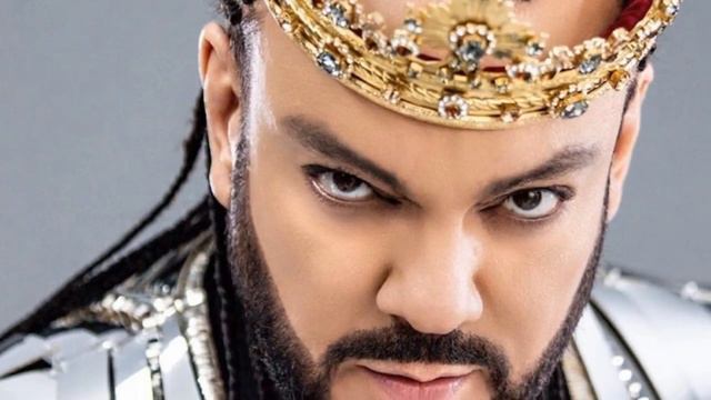 5 минут назад! Не может стоят на ногах - Пьяного Киркорова тащат на сцену смотреть онлайн