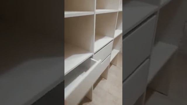 Обзор гардеробной в частном доме . смотреть онлайн