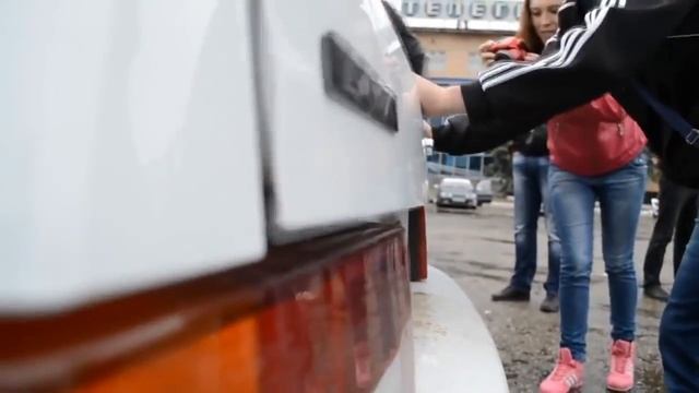 Жестокий бас в машине ГНЕТ ДИСКИ. Белая лайба. смотреть онлайн