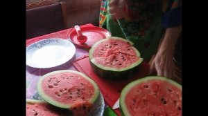 Видео рецепт. Как разрезать и подать арбуз быстро, просто и красиво.