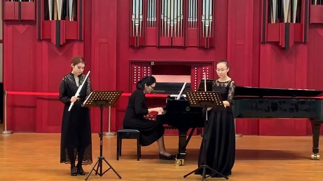 Ф.Допплер - Фантазия «Пражский сувенир» Для 2-х флейт и фортепиано смотреть онлайн