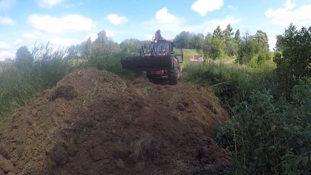 Спасаем плотину от бобров. Ремонтируем дамбу. Делаем плотину на пруду. Бобры прорыли плотину.