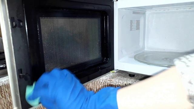 Самый ПРОСТОЙ способ ПОЧИСТИТЬ микроволновку от ЖИРА и НАГАРА смотреть онлайн