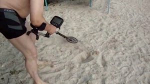 Пляжный поиск. Поиск монет и украшений с металлоискателем Баунти хантер платинум.