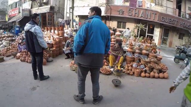 Гуляем по подворотням Дели смотреть онлайн
