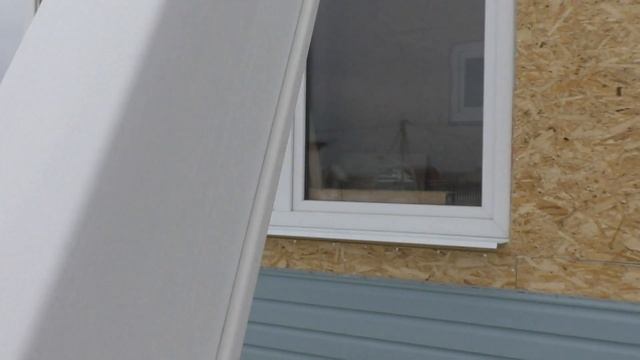 Хозпостройка. Часть 22. Монтаж сайдинга вокруг окон. смотреть онлайн