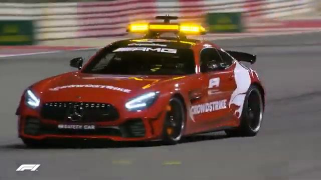 F1 2021 Aston Martin and Mercedes AMG Safety Car Pist Üzerinde смотреть онлайн