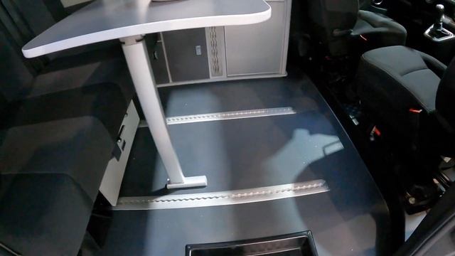 Ahorn Camp Van City by Irmscher RV Camper Van model 2023 Renault Traffic walkaround + interior K517 смотреть онлайн