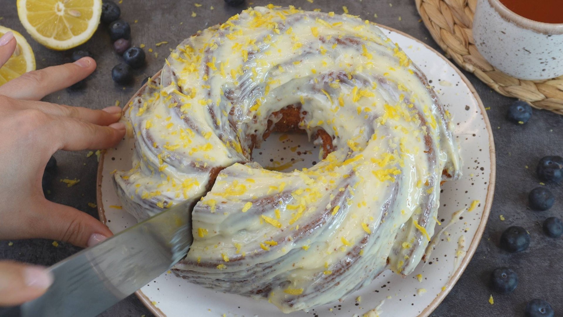 По другим рецептам Лимонный пирог так вкусно не получается Обычно нам одного Мало, пеку сразу Второй смотреть онлайн