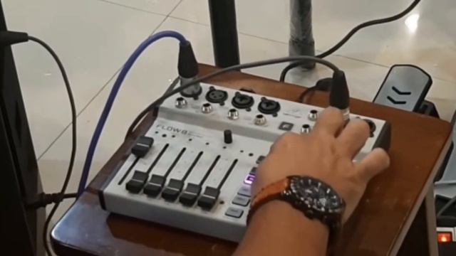 FLOW 8 MIXER DIGITAL // BEHRINGER