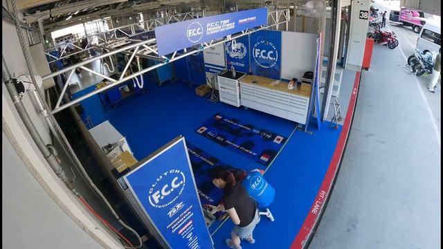 How is a garage set up for the Suzuka 8 Hours? смотреть онлайн