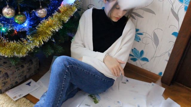 Страна читающая — Анастасия Лысанова читает произведение «Она сидела на полу…» Ф. И. Тютчева смотреть онлайн