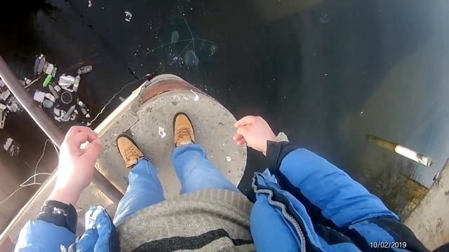 Ловил рыбу а меня поймала ПОЛИЦИЯ!!!: Зимняя рыбалка на малечницу в Астрахани смотреть онлайн