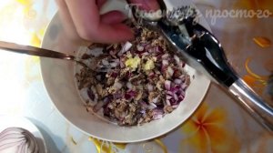 Салат из рыбных консервов, горошка и яиц