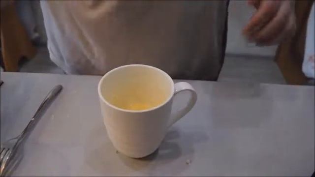 БЫСТРЫЙ ОМЛЕТ В КРУЖКЕ смотреть онлайн