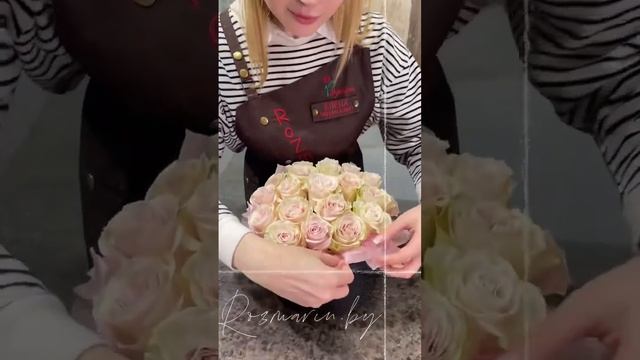 Букет из 21 розовой розы в коробке смотреть онлайн