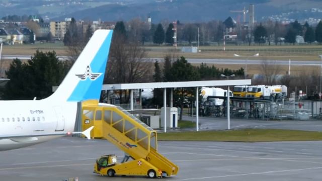 Metrojet Airbus A321 arrival & departure @ Salzburg Airport - 08/02/2014 смотреть онлайн