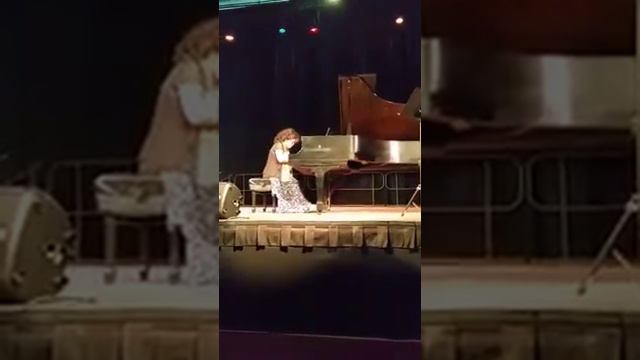 Myrna Ligan Plays Dr. Zhivago's Theme on Horowitz piano смотреть онлайн