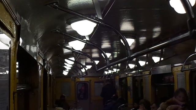 Метропоезд Санкт-Петербурга 9-25: метровагон Ем (ЛВЗ) б. 3904 - 1 линия (22.01.19) смотреть онлайн