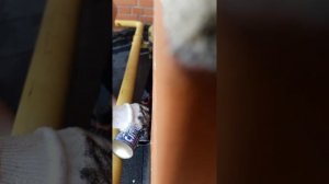 Примыкание к стене при укладке мягкой кровли.