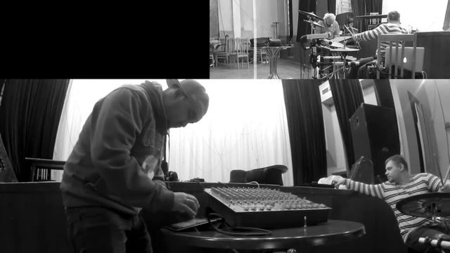 Mr. Dee & Crush (live mashup set) по версии Кураж-Бамбей смотреть онлайн