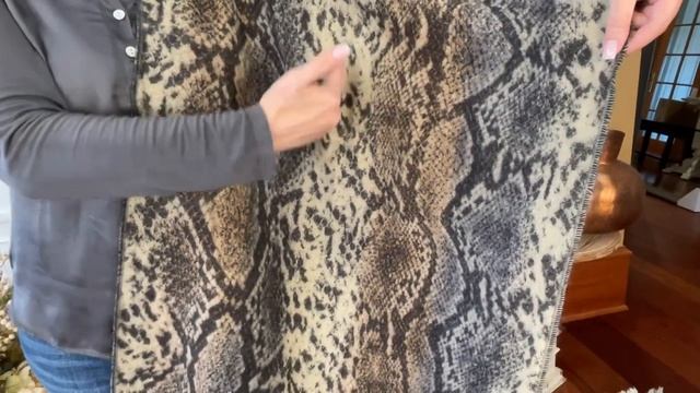 Two Tone Python Print Scarf смотреть онлайн