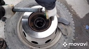 замена задних колесных шпилек