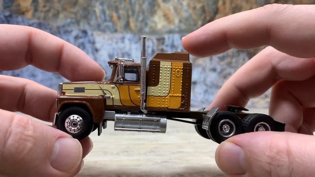 1978 Ford LTL-9000 Long-Haul Tractor 1:64th Scale Diecast & Resin Model by NEO SCALE MODELS Review смотреть онлайн