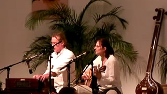 Govinda Jaya Jaya - Mantra Singen смотреть онлайн