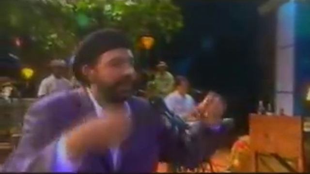 Juan Luis Guerra - Te Regalo Una Rosa