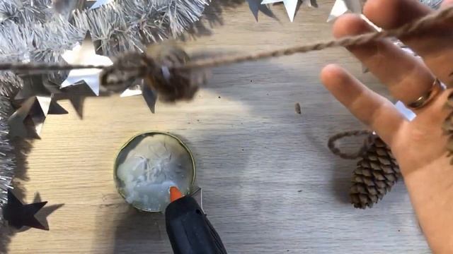 Новогодняя гирлянда из шишек своими руками смотреть онлайн