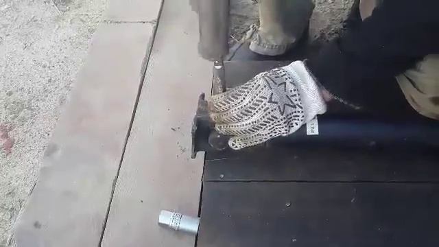 Замена крестовин карданного вала ПРАДО 120 (ч.2 - снятие (демонтаж) старых крестовин) смотреть онлайн