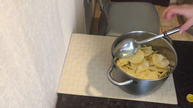 Кура с картофелем запеченная в мультиварке. смотреть онлайн