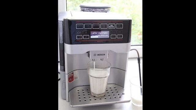 Bosch VeroAroma 300 TES60321RW - Latte Macchiato смотреть онлайн